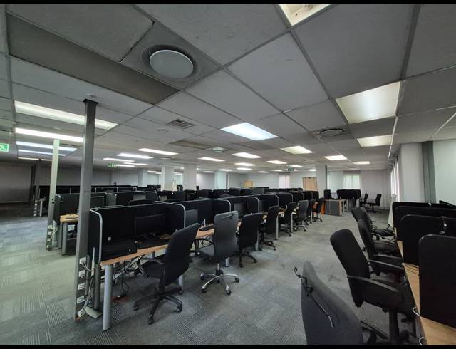 1,606M² OFFICE TO LET IN CRAIGHALL